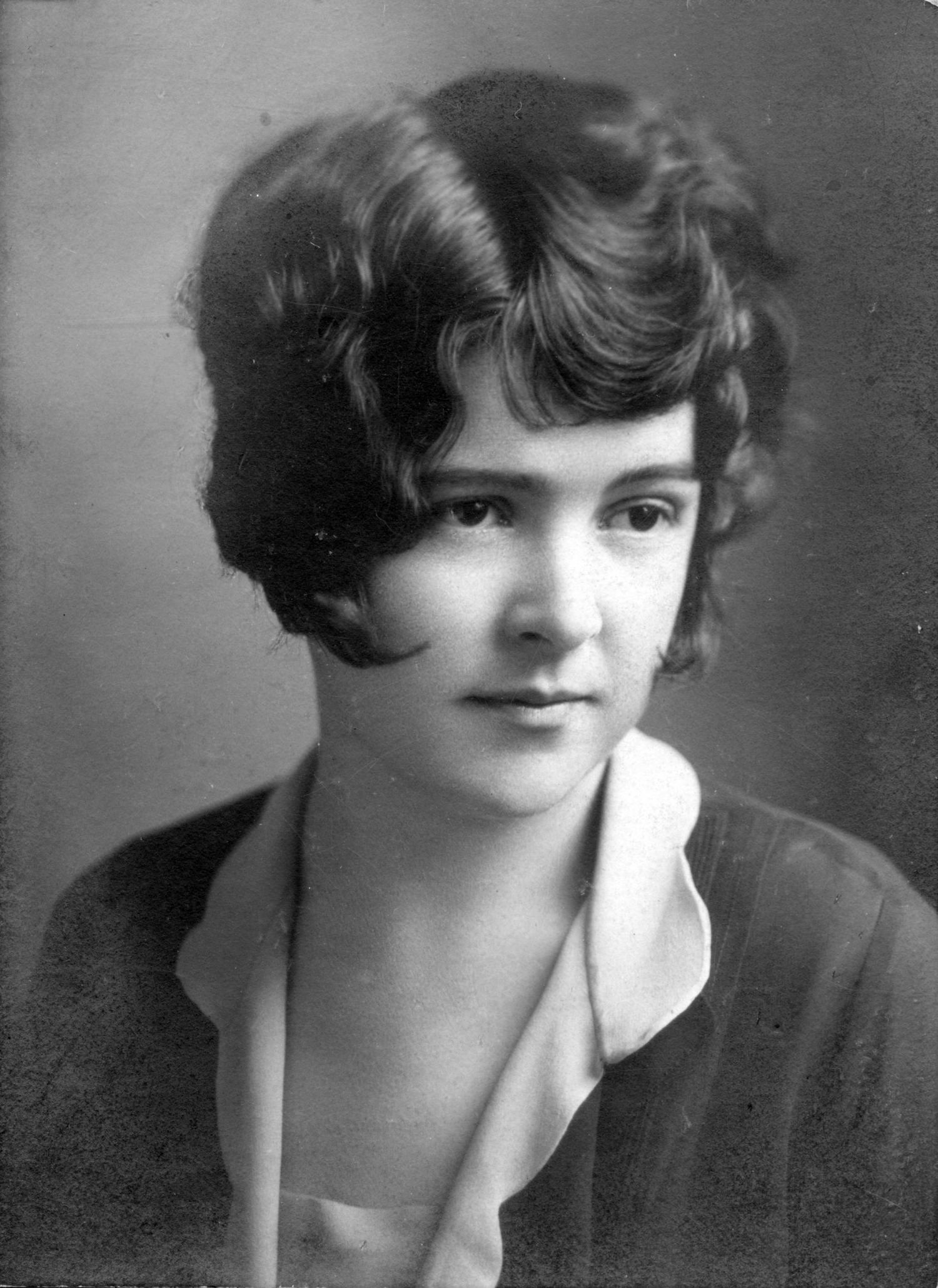Portrait of a young Helena Gutteridge.