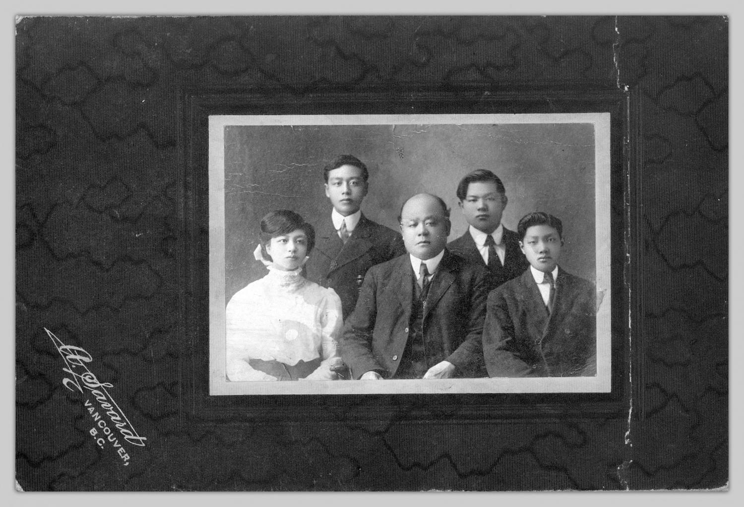 Yip Sang seated alongside what appear to be his children.