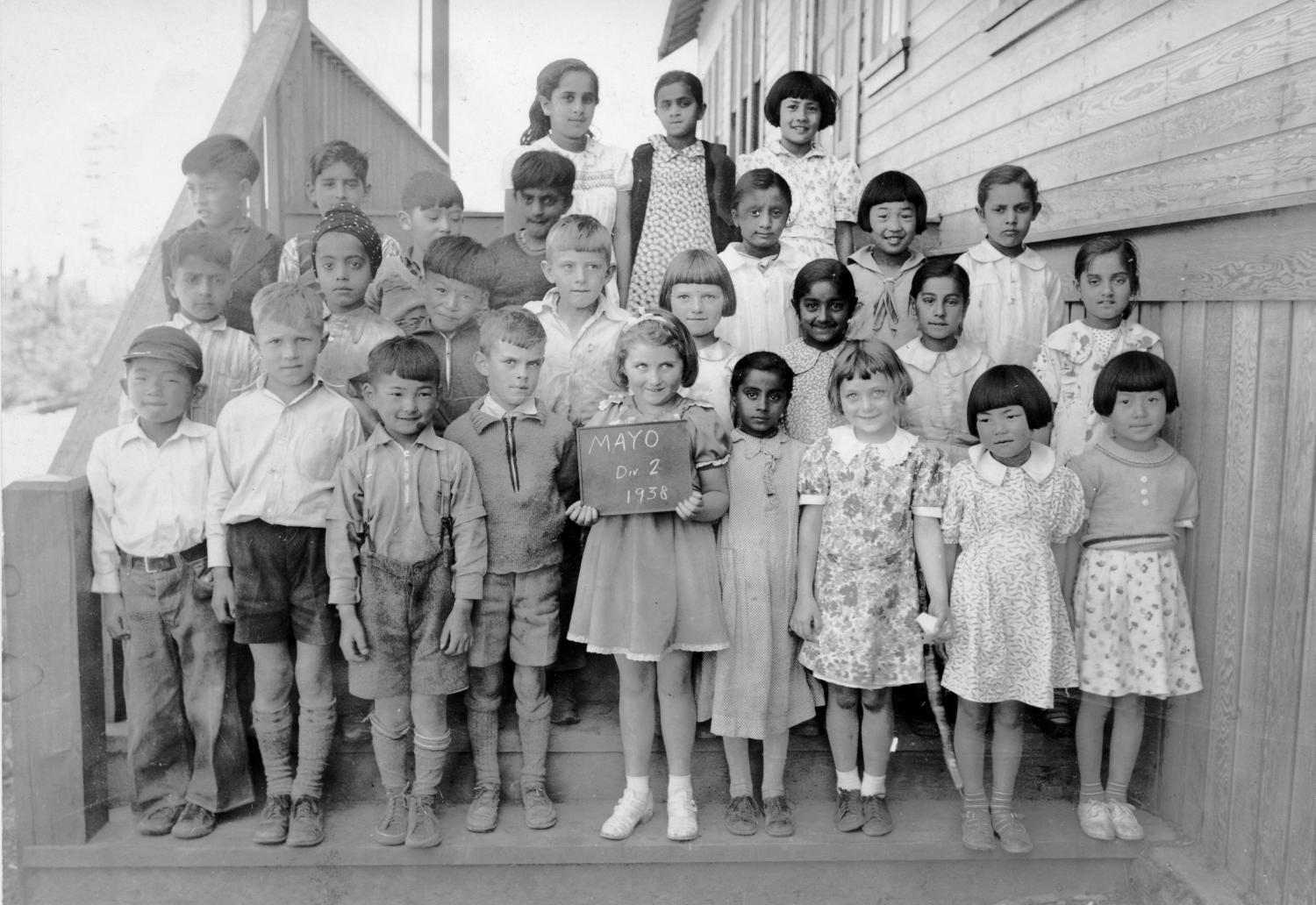 A school photo in Paldi from 1938 shows a mixed class of Japanese, Chinese, Indian and Caucasian children.