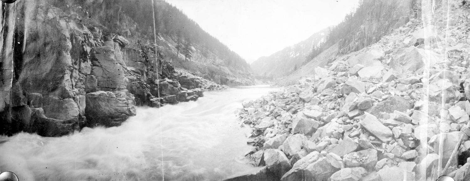 Black and white photo of the rock slide at Hell's Gate in March 1914. Rocks have tumbled down on the right side of the photo.
